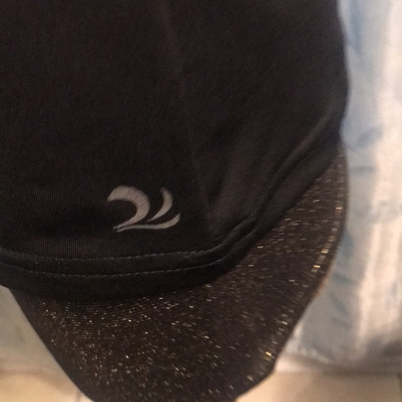 Jazzercise Athletic Top with Built-in Shelf Bra - Picture 9 of 9